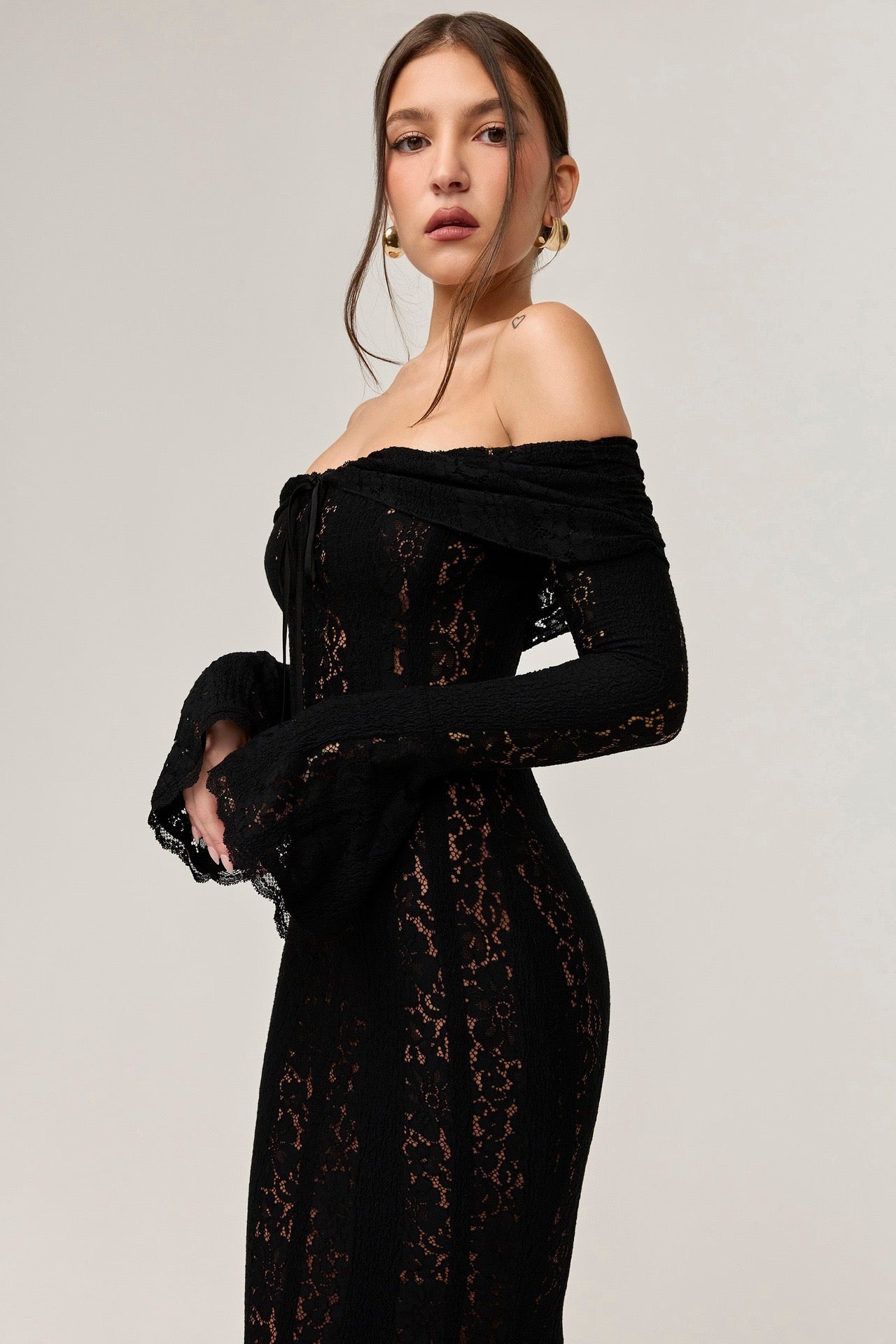 Off-Shoulder Lace Fishtail Dress