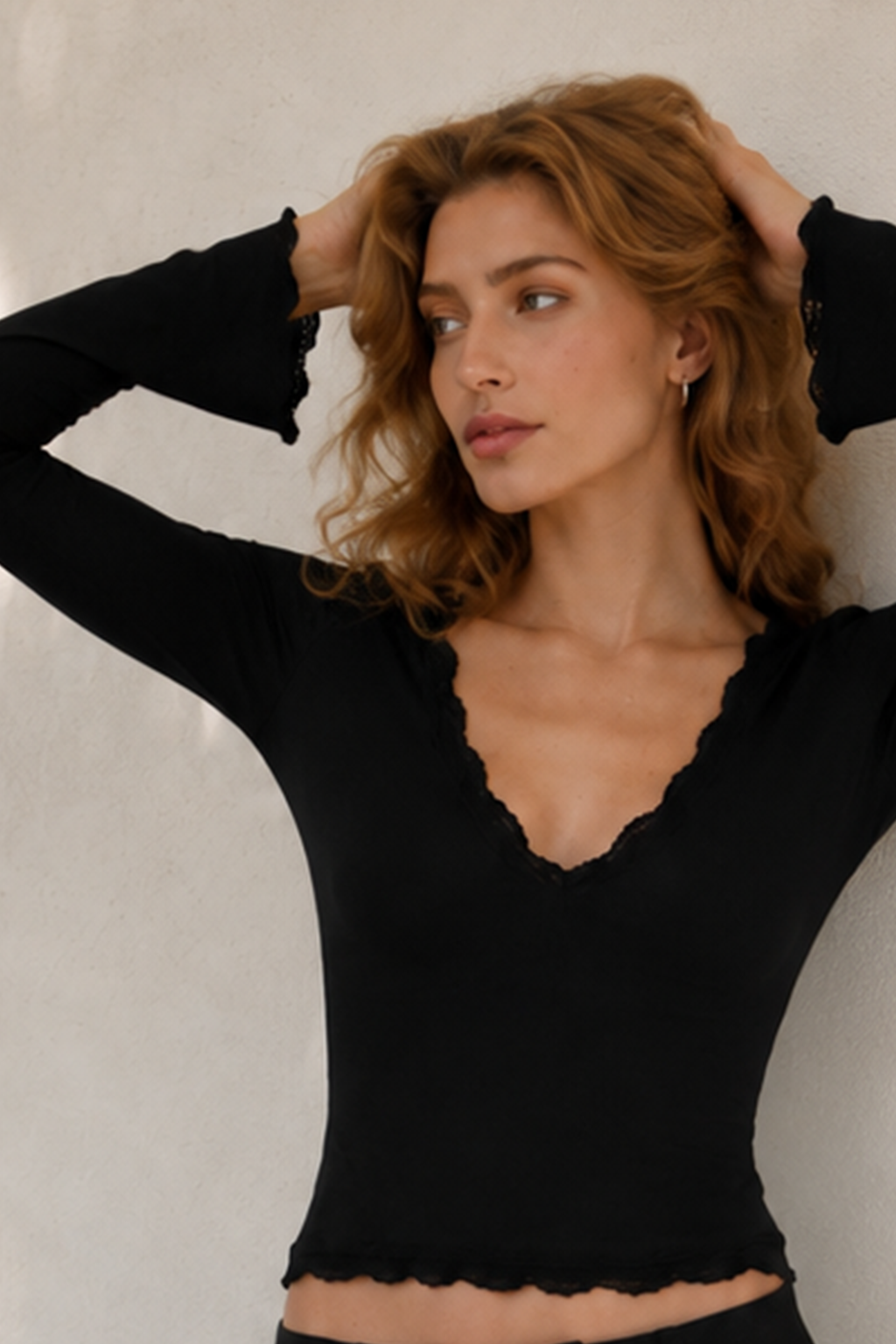 Vintage Lace Trim V-Neck Slim Fit Long Sleeve Long Sleeve Tee