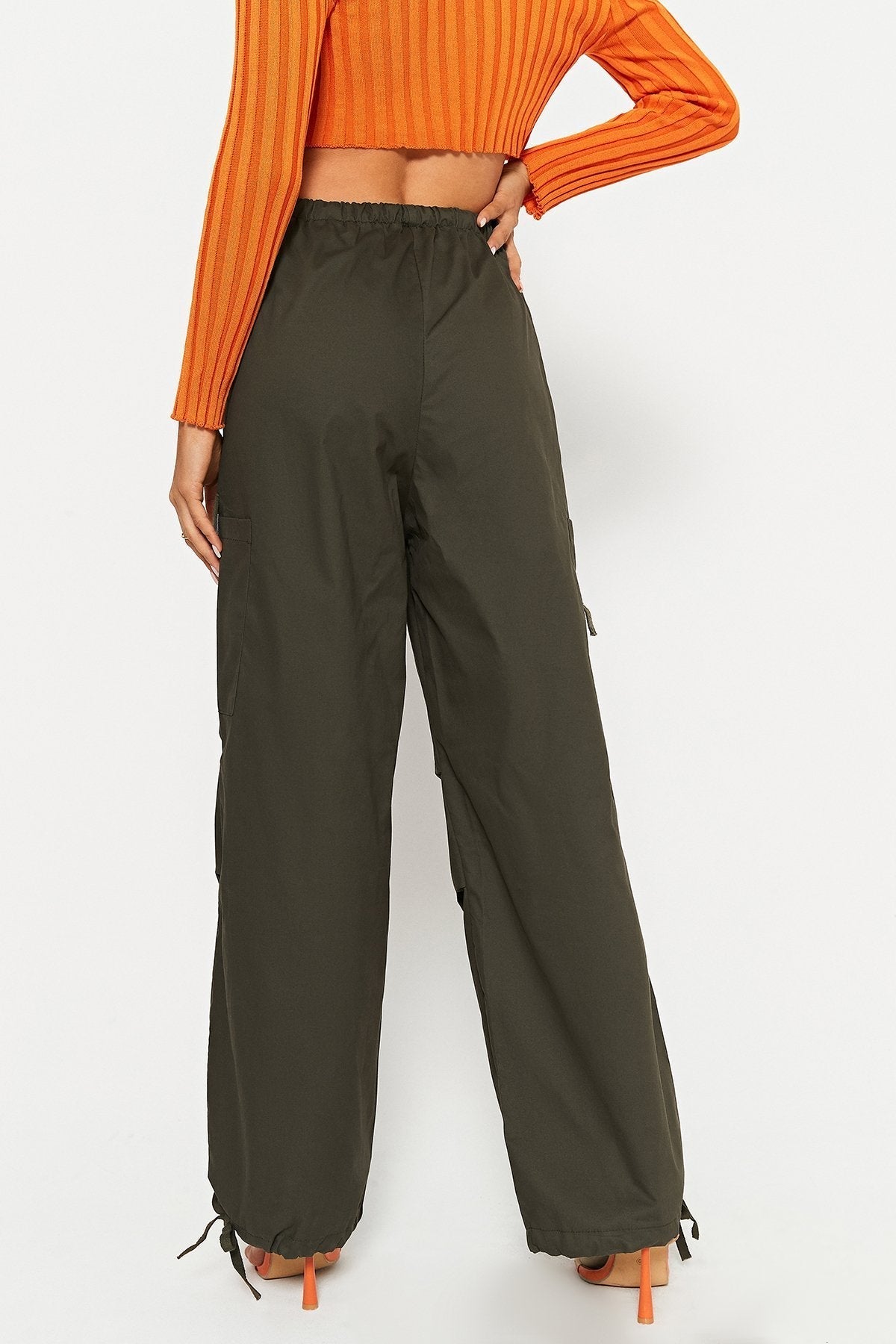 Low Waist Pocket Patched Drawstring Hem Cargo Pants