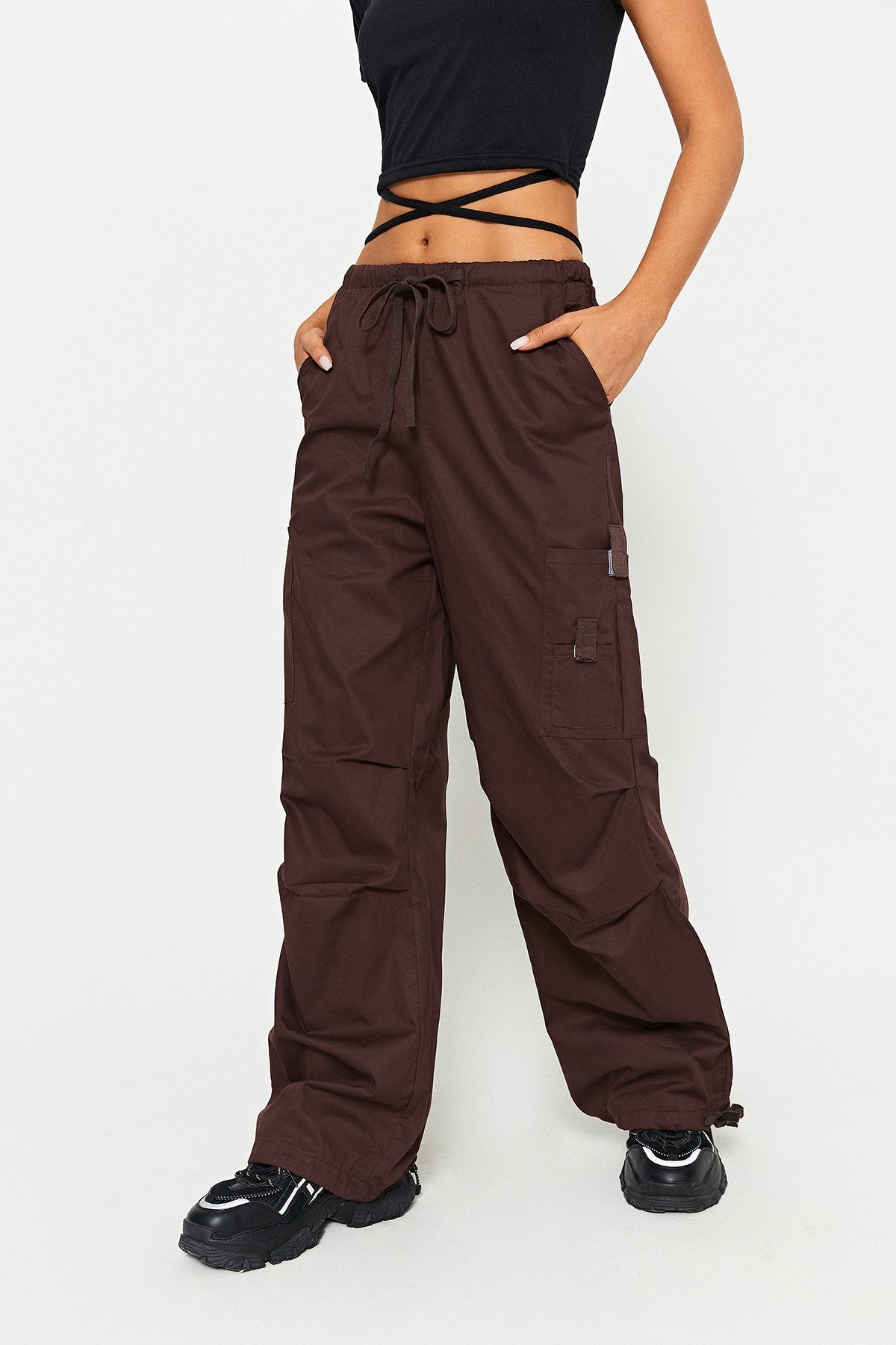 Low Waist Pocket Patched Drawstring Hem Cargo Pants