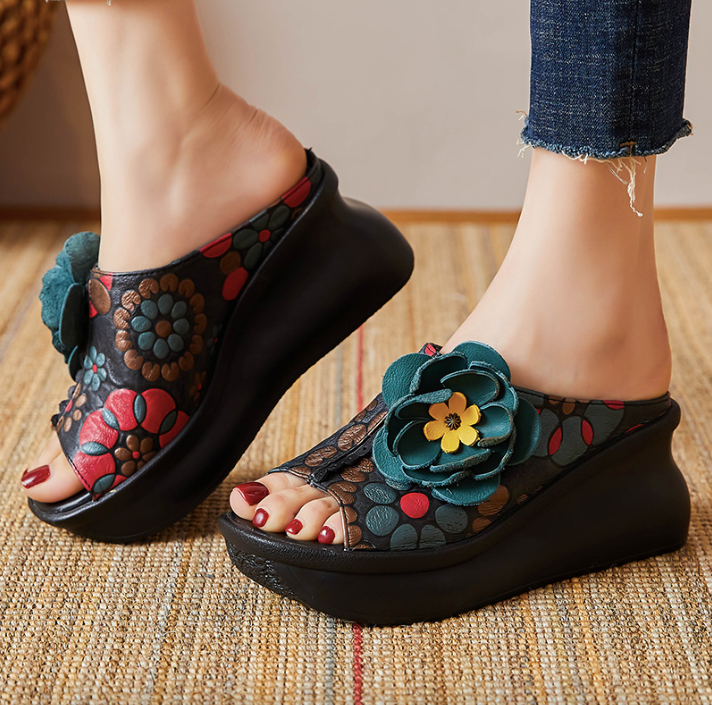 Nayib Women's Leather Clogs