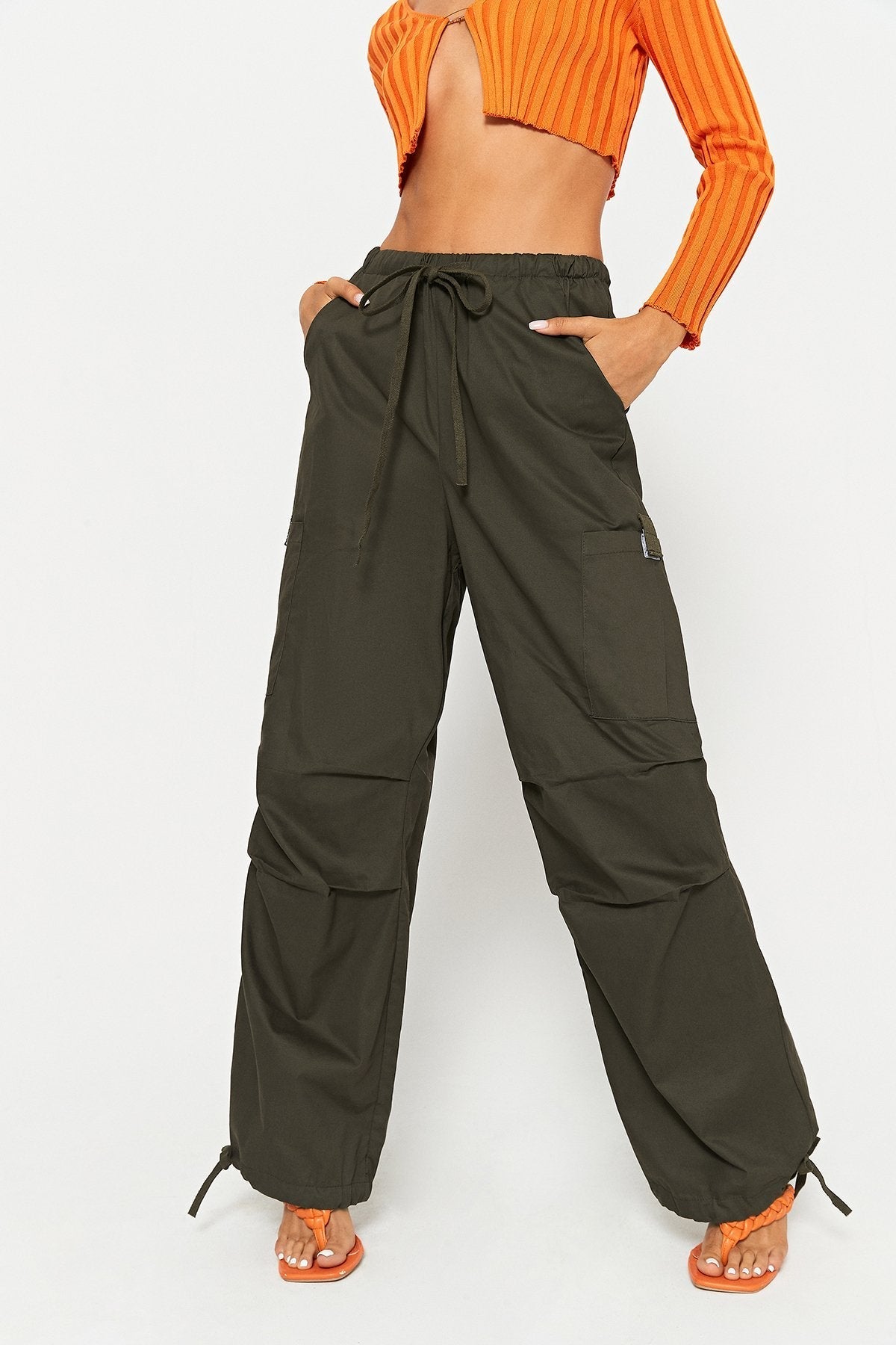 Low Waist Pocket Patched Drawstring Hem Cargo Pants