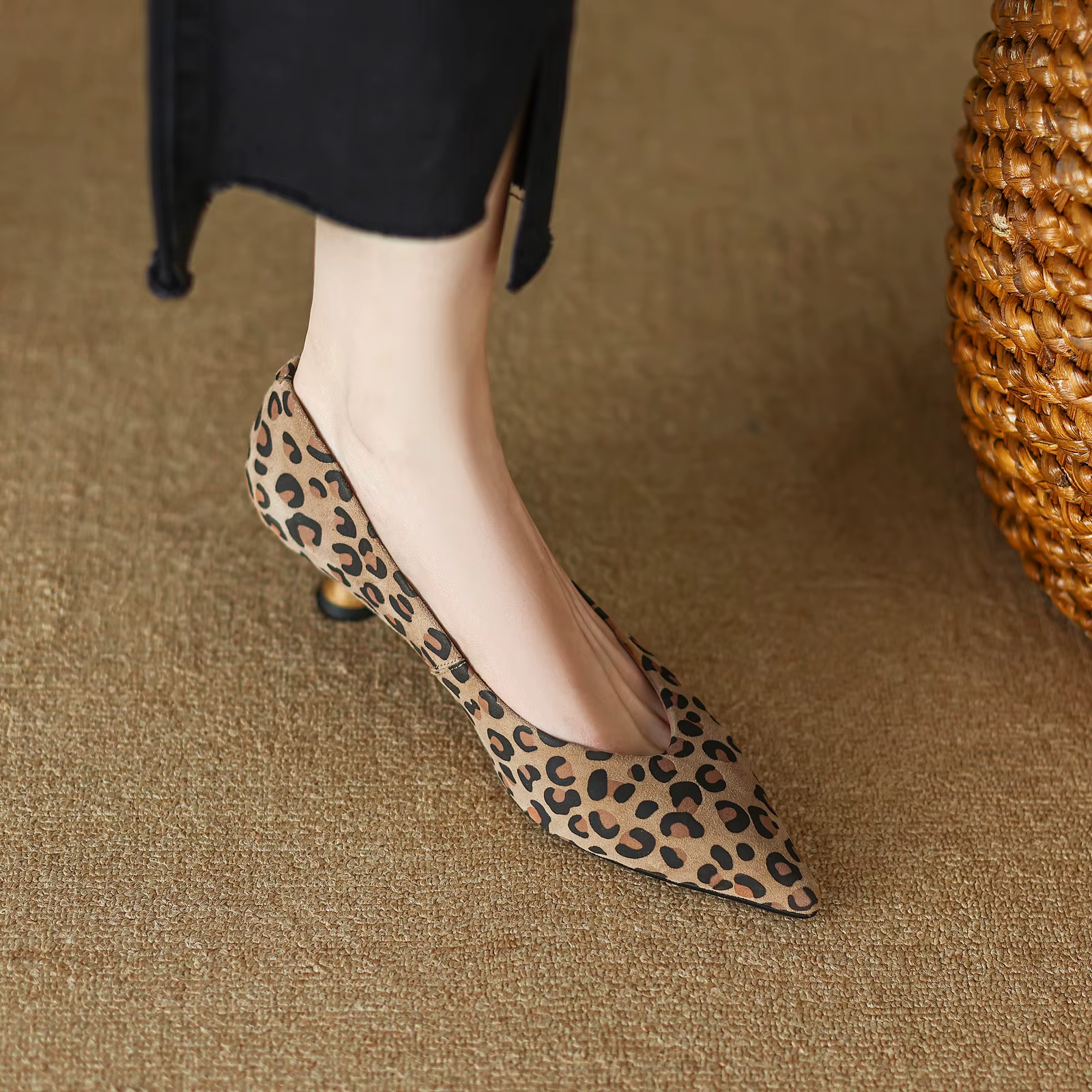 Any Women's Pointed Elegant Pumps