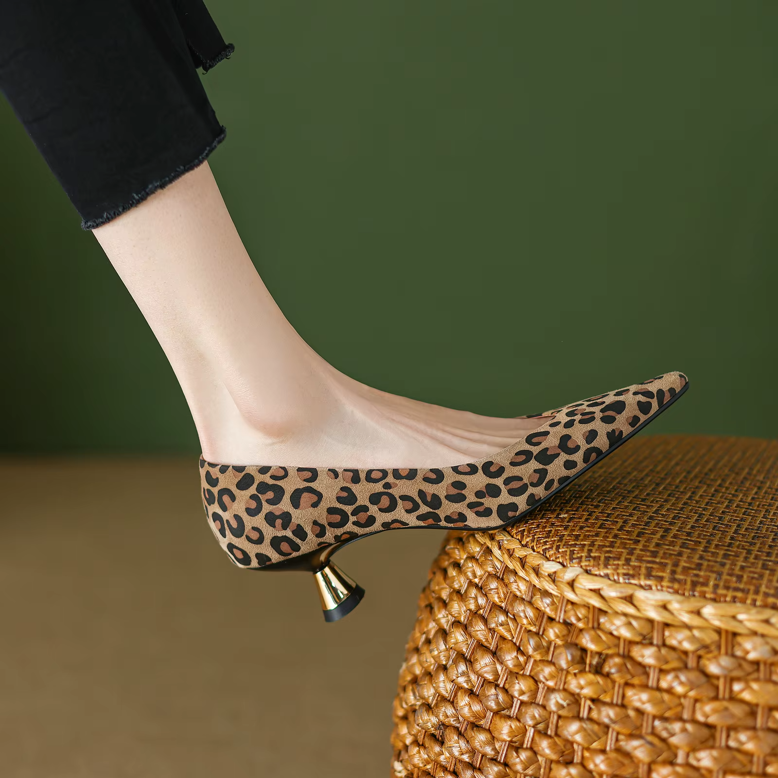 Any Women's Pointed Elegant Pumps