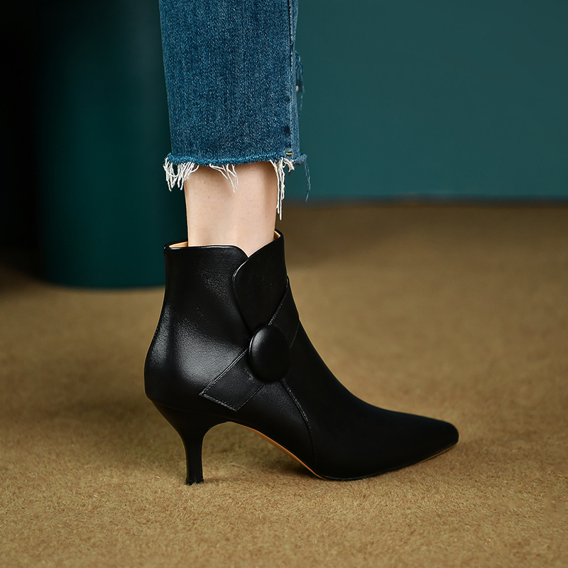 Arcelia Women's Leather Zipper Ankle Boots