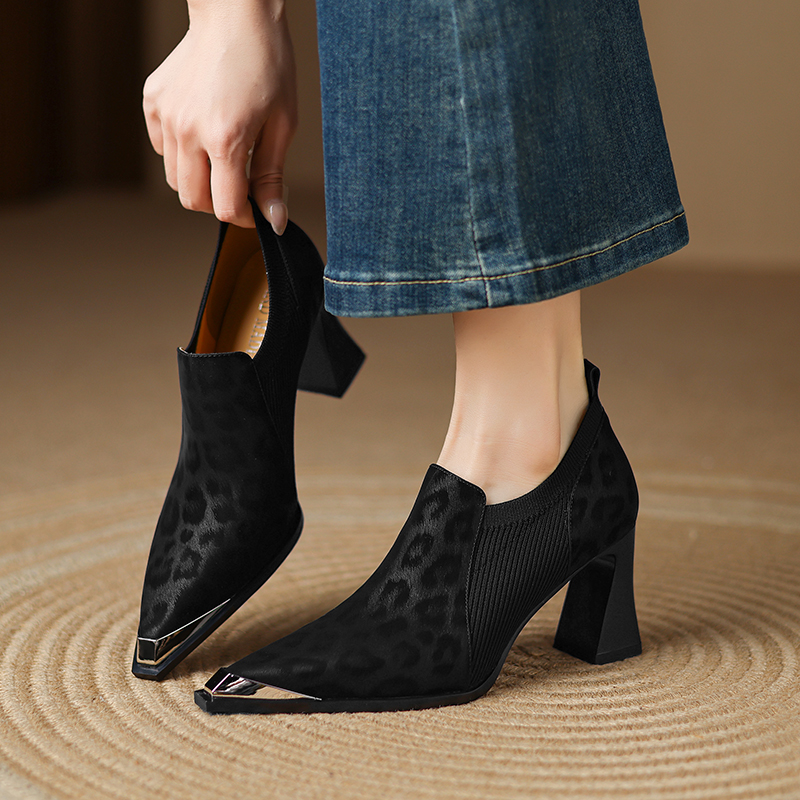 Arianny Women's Metal Iron Head Pointed Toe Pumps