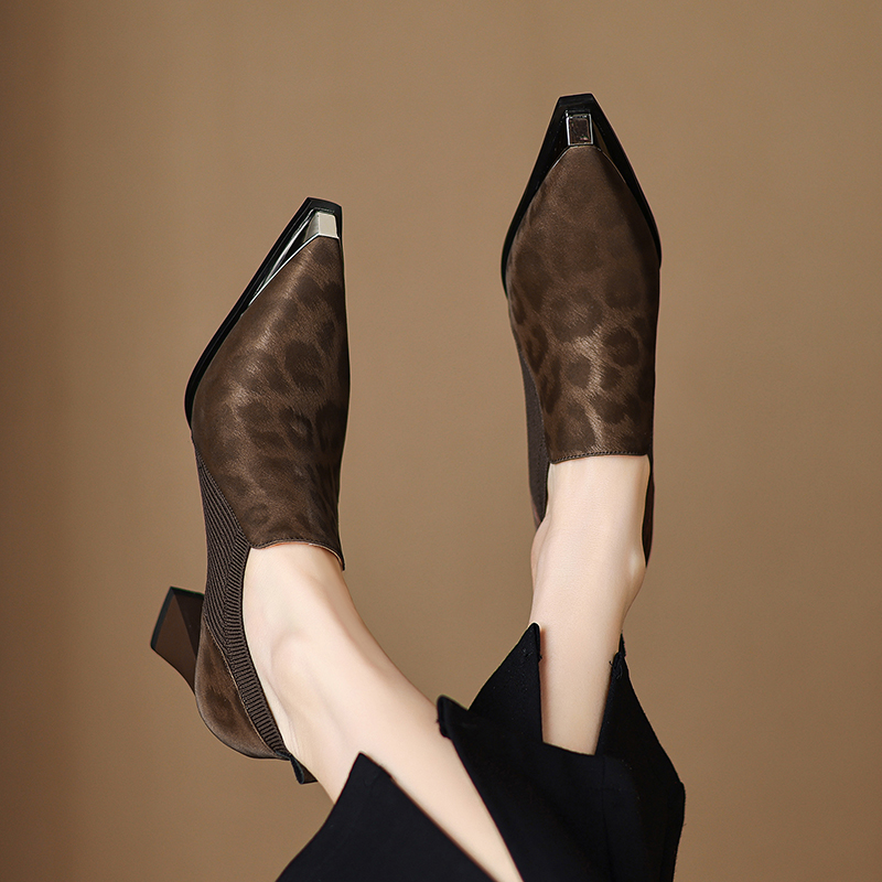 Arianny Women's Metal Iron Head Pointed Toe Pumps