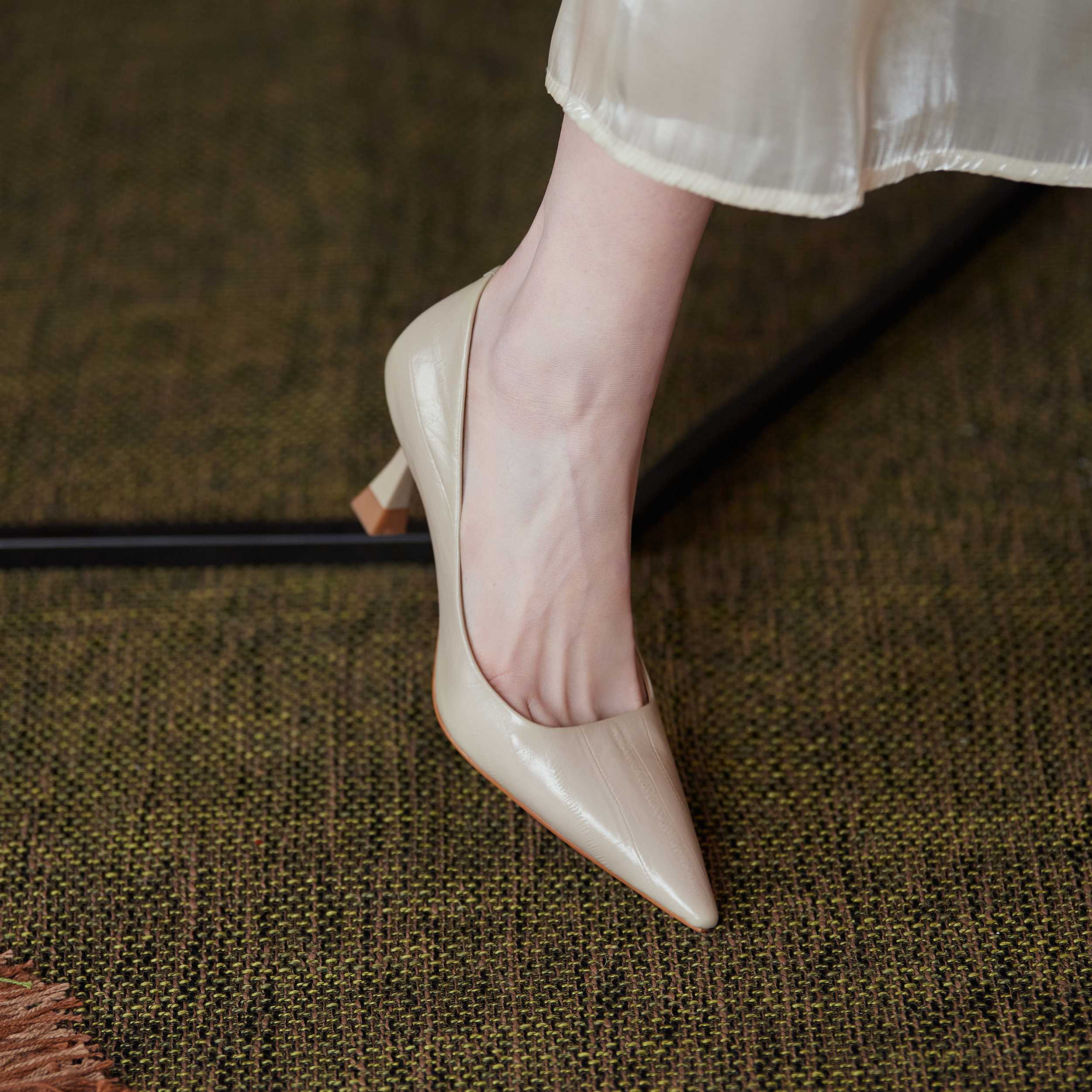 Begonia Women's Leather Pointed Toe Pumps