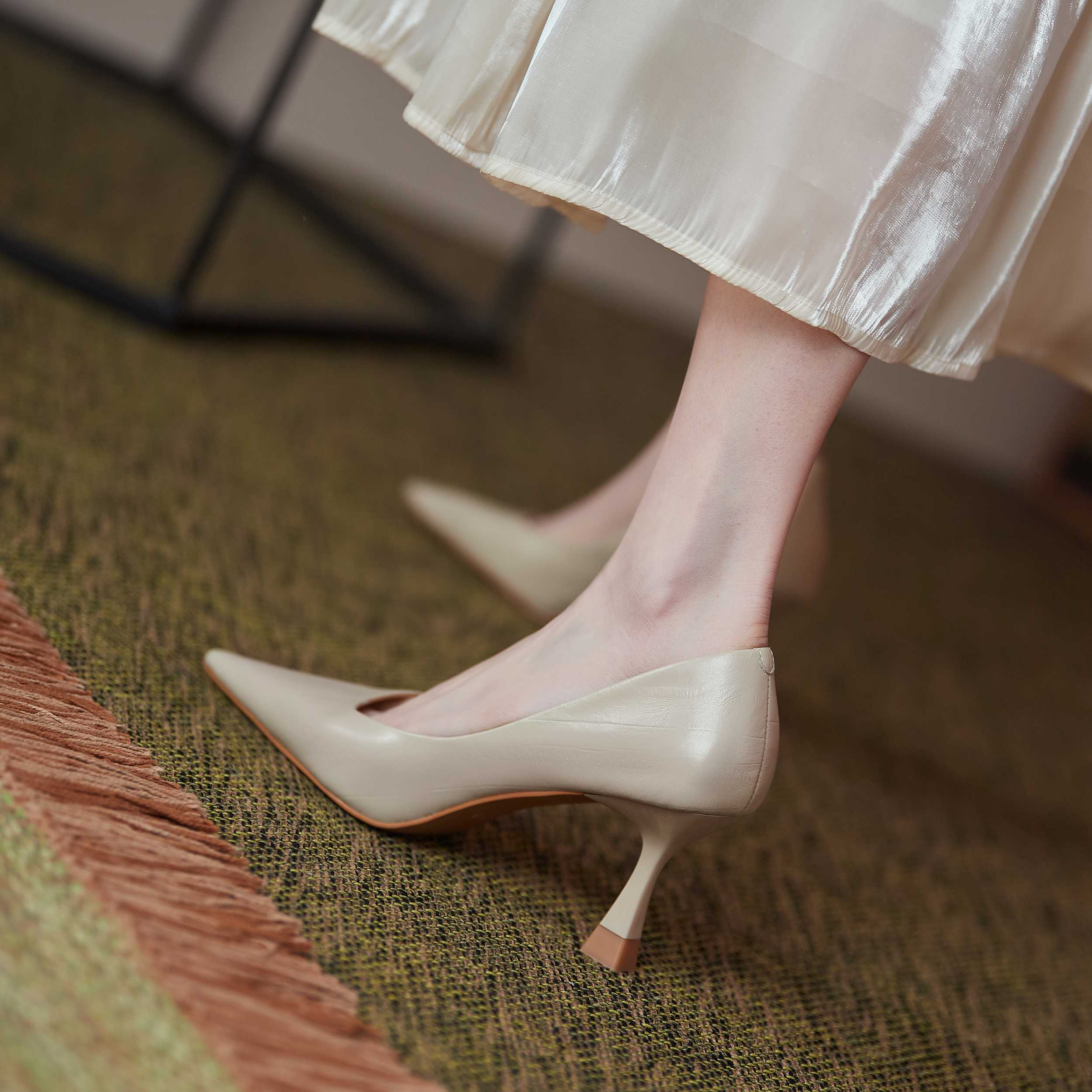 Begonia Women's Leather Pointed Toe Pumps