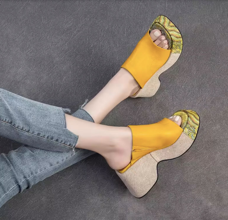 Betty Women's Thick-Soled Outerwear Clogs