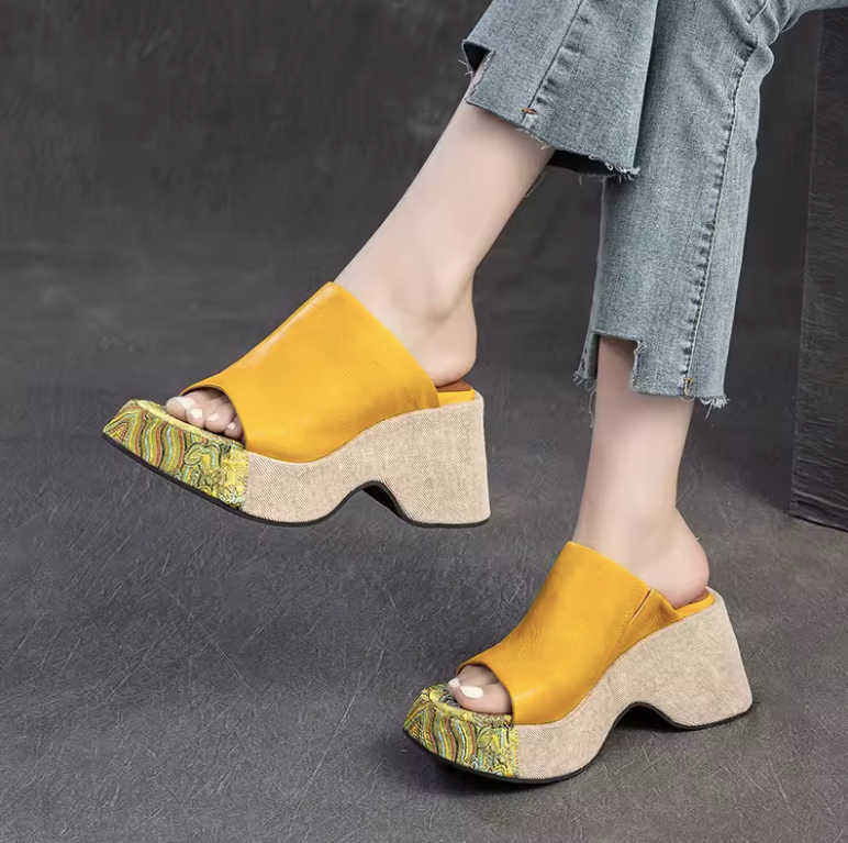 Betty Women's Thick-Soled Outerwear Clogs