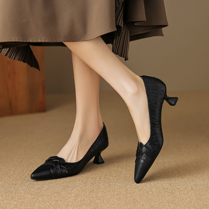Chiara Women's Kitten Heel Leather Pumps