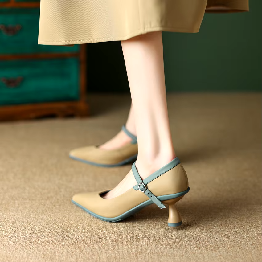 Delia Women's Leather Dress Pumps