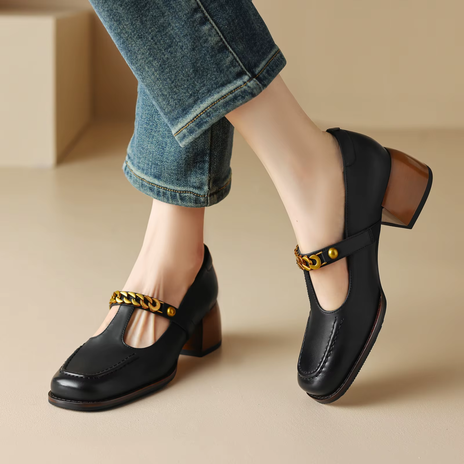 Elma Women's Metal Chain Leather Pumps