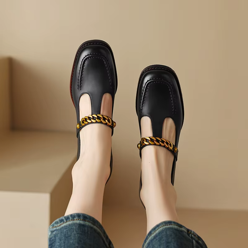 Elma Women's Metal Chain Leather Pumps