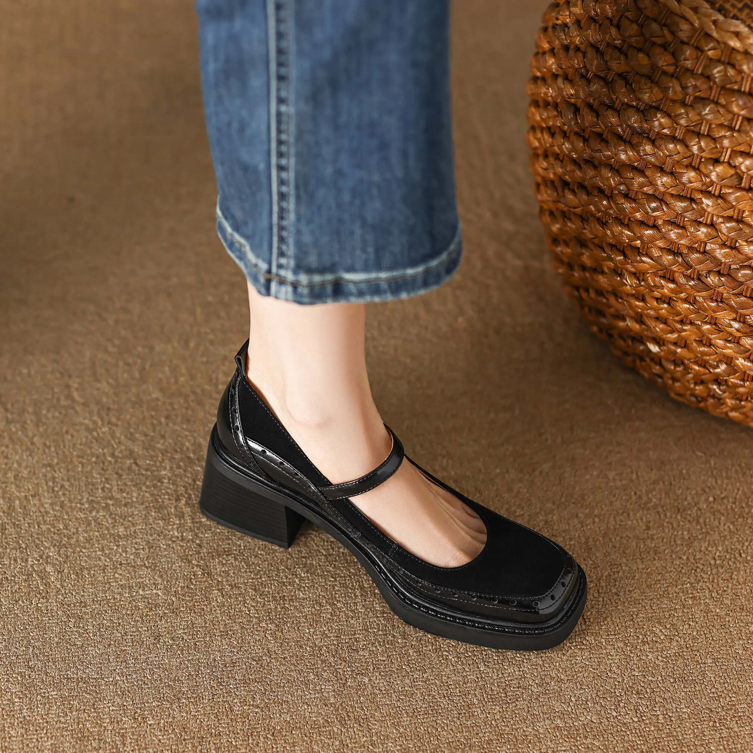 Hanna Women's Leather Carving Design Pumps