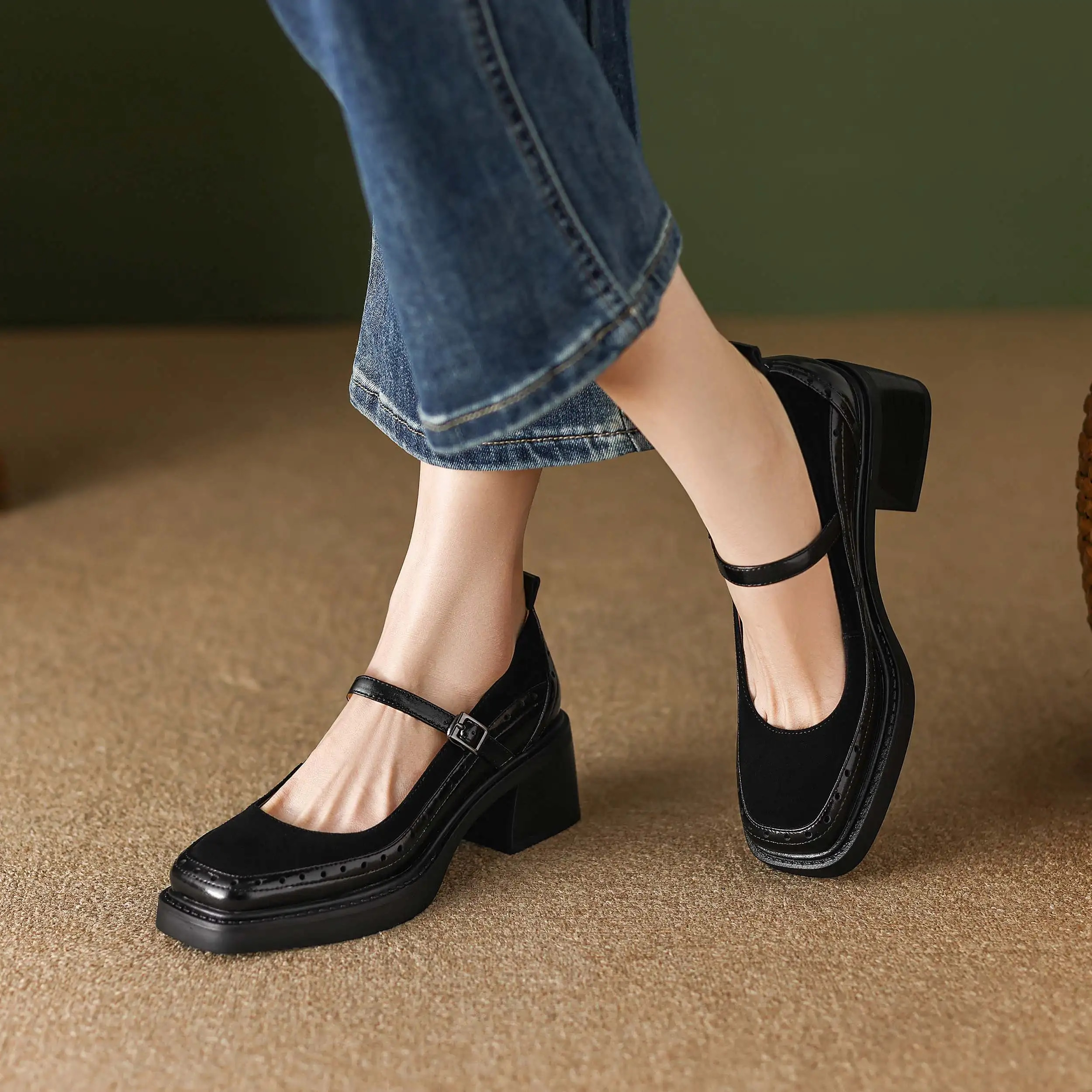 Hanna Women's Leather Carving Design Pumps