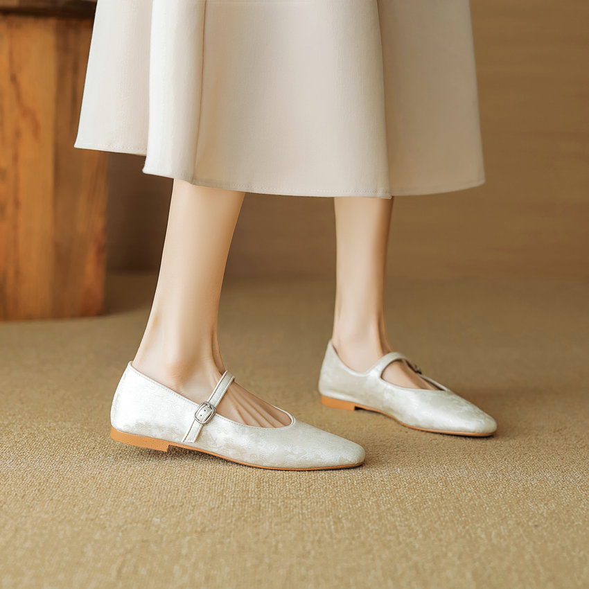 Lilia Women's Leather Flats