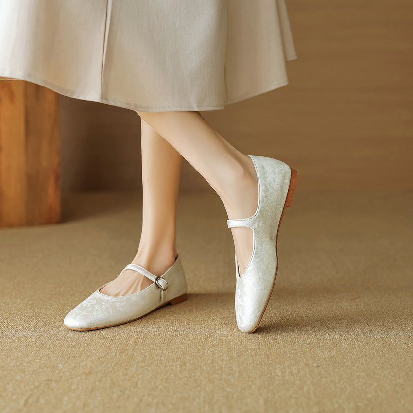 Lilia Women's Leather Flats