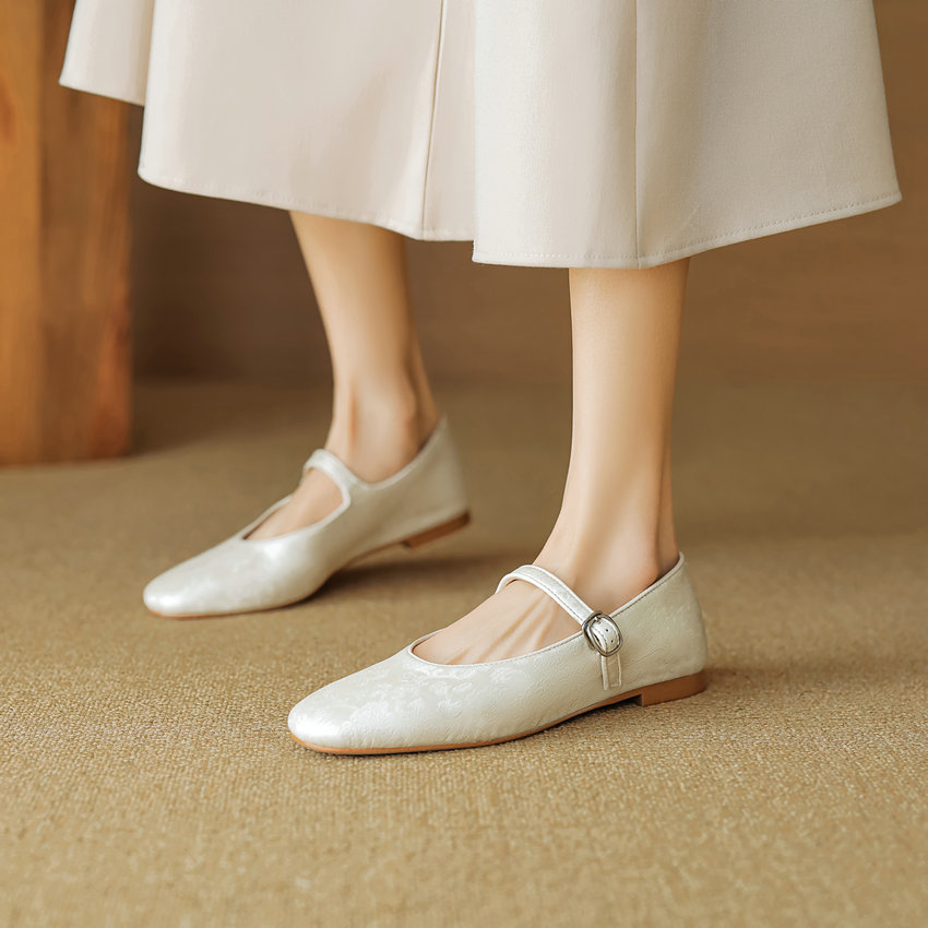 Lilia Women's Leather Flats