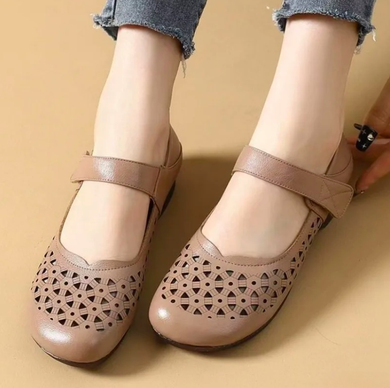 Lucy Women's Round Toe Soft Comfort Sandals