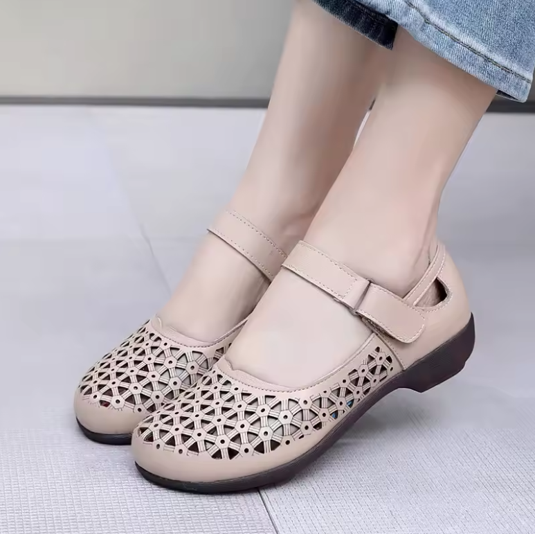 Lucy Women's Round Toe Soft Comfort Sandals