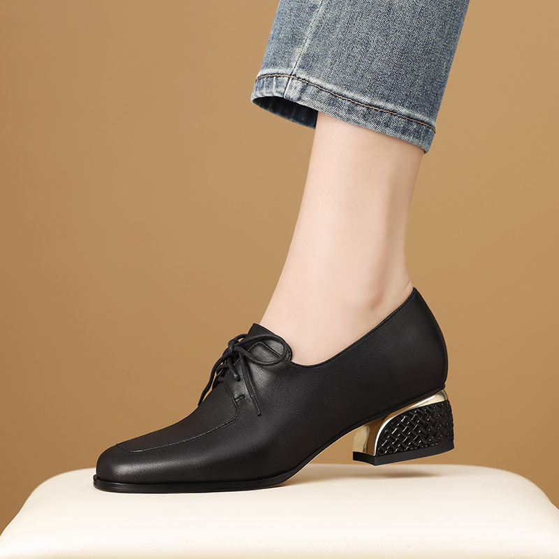 Luigi Women's Leather Cross-Tied Pumps