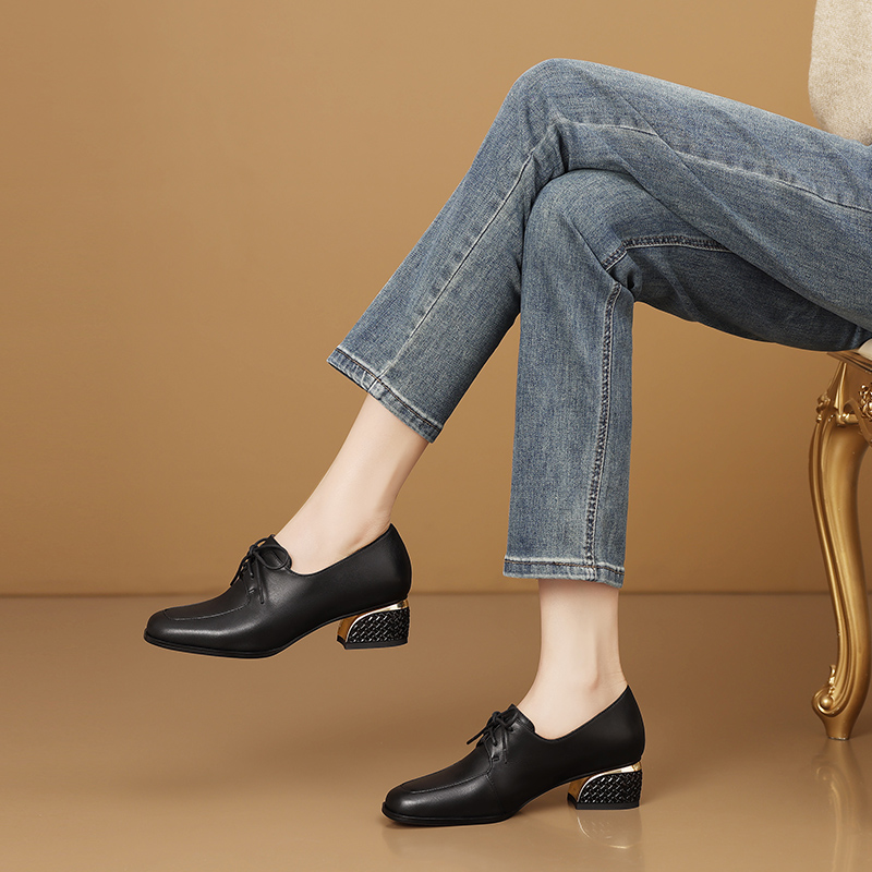 Luigi Women's Leather Cross-Tied Pumps