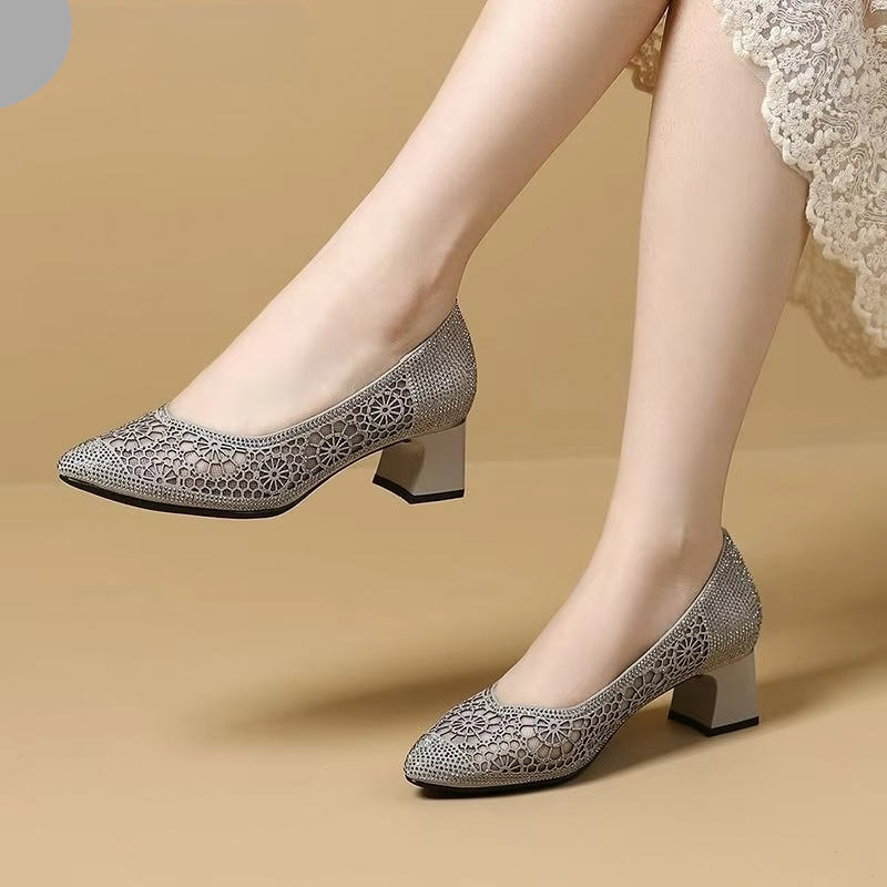 Maitte Women's Pointed Toe Pumps