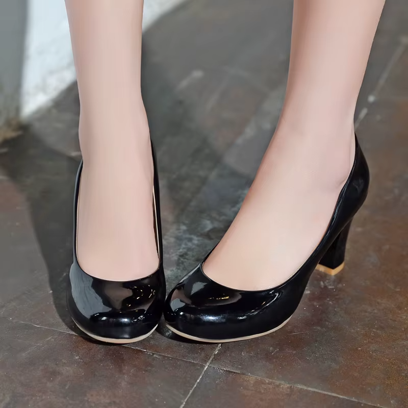 Marcia Women's Round Toe Patent Pump