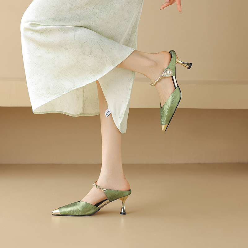 Mirabella Women's Wrapper Buckle Pearl Slingback Pumps