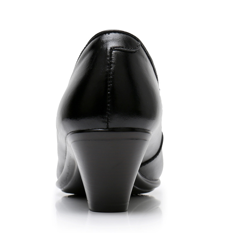 Nubia Women's Round Toe Pumps