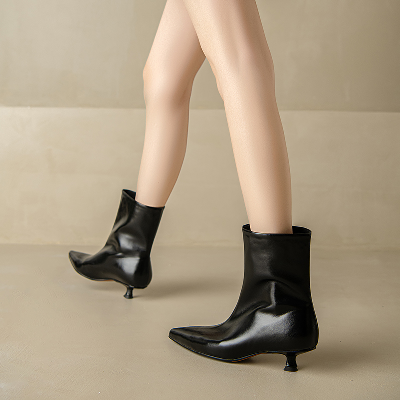 Ornela Women's Pointed Toe Ankle Boots