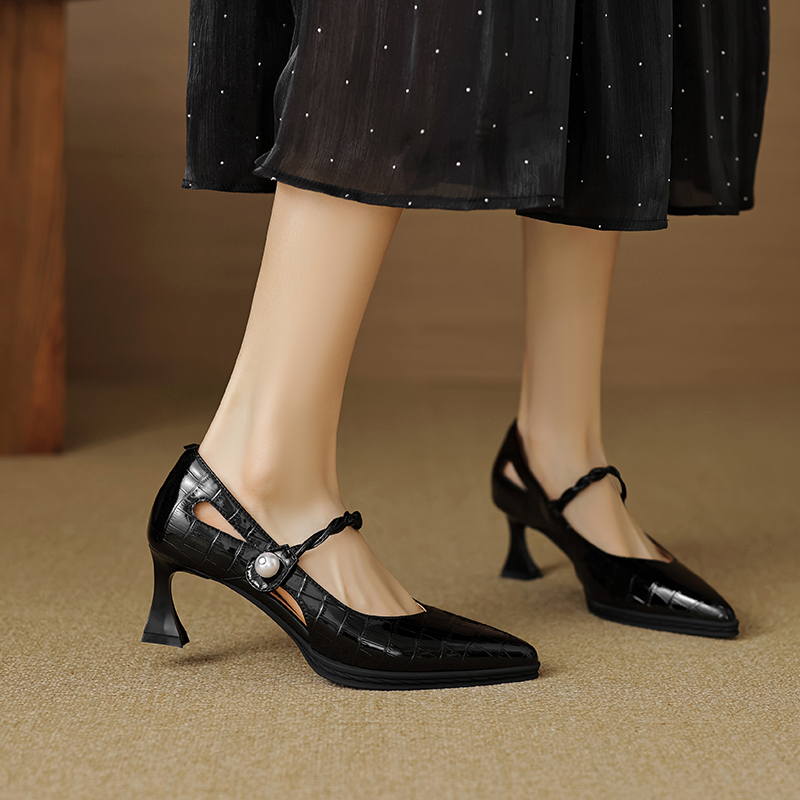 Sharol Women's Pointed Toe Leather Pumps