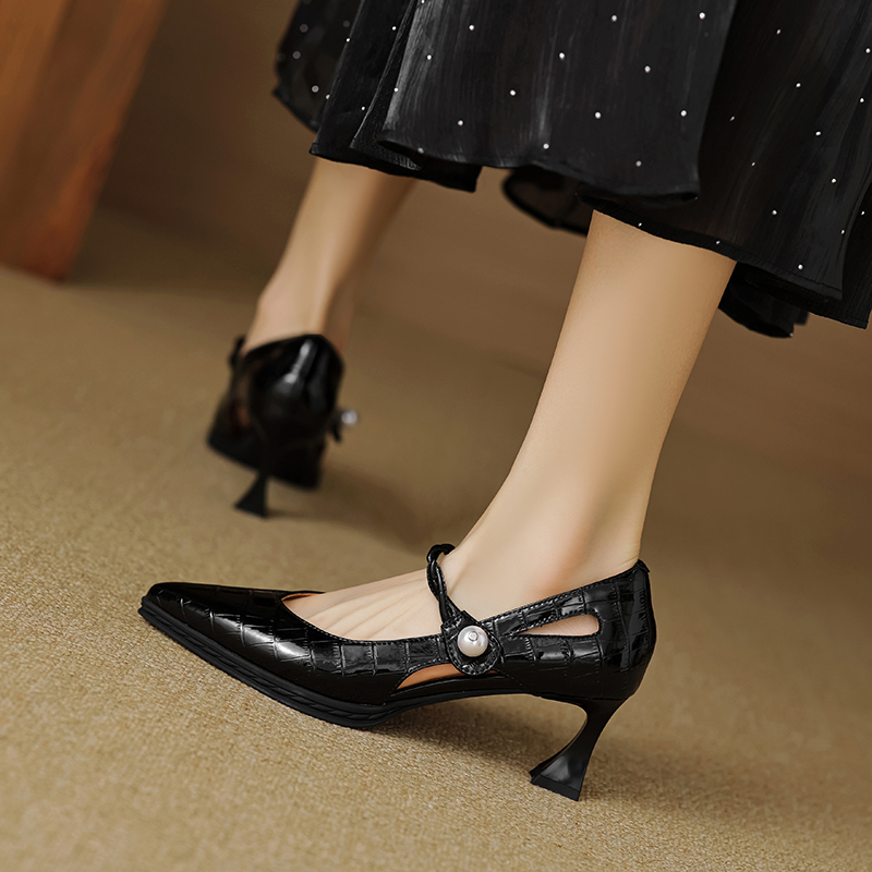 Sharol Women's Pointed Toe Leather Pumps