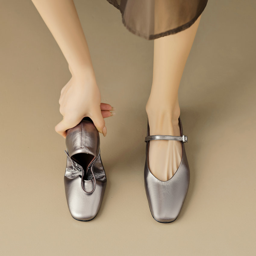 Simona Women's Round Toe Patent Leather Flats