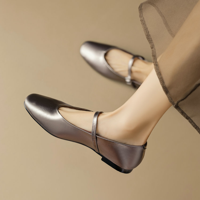 Simona Women's Round Toe Patent Leather Flats