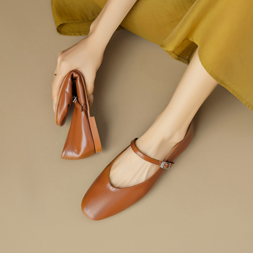 Simona Women's Round Toe Patent Leather Flats