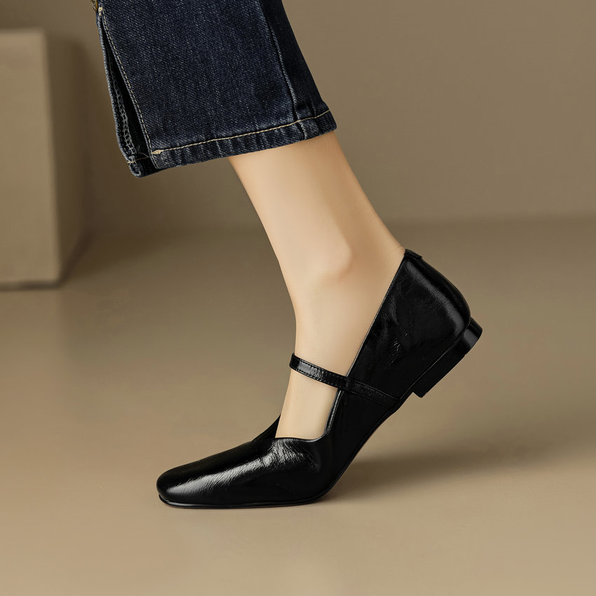 Simona Women's Round Toe Patent Leather Flats