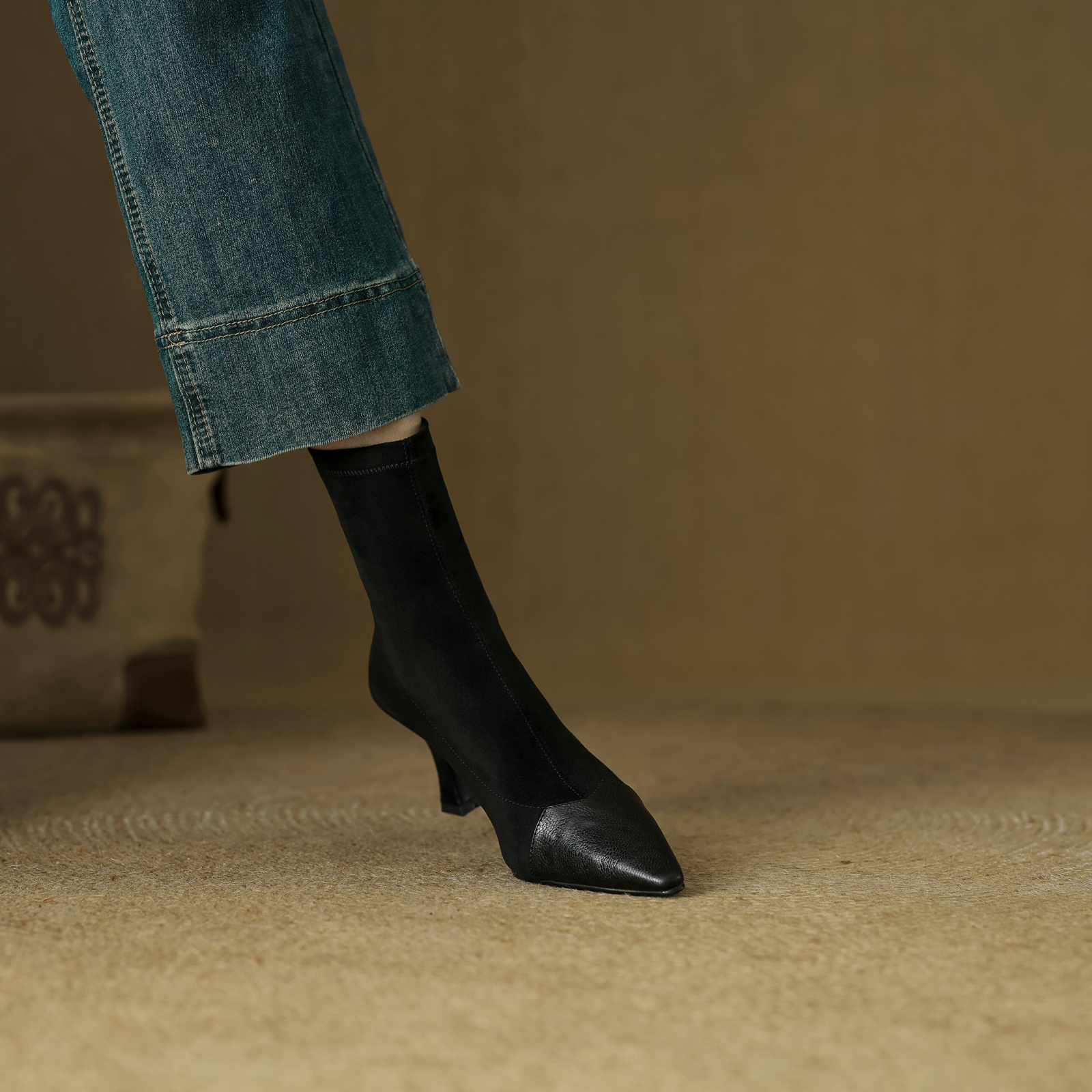 Suyin  Women's Pointed Toe Stretch Ankle Boots