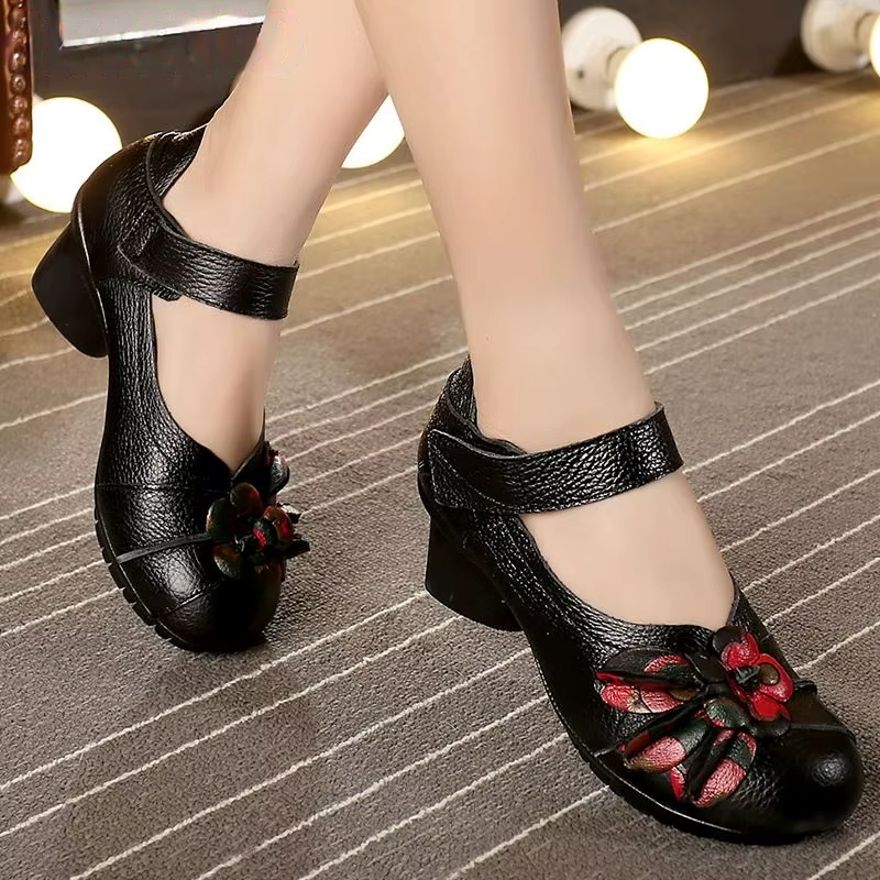 Thalia Women's Ethnic Style Round Toe Pumps